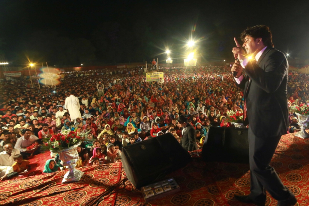 Revival crusade crowd in Pakistan, Revival in Pakistan
